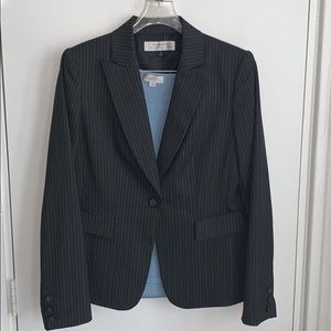 Women’s pantsuit - 3 pieces - like new!